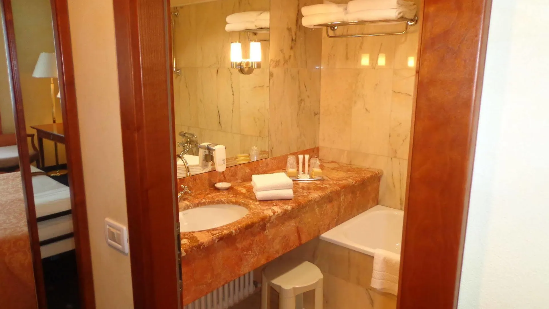 B&B Hotel Affi - Lago Di Garda 3*,